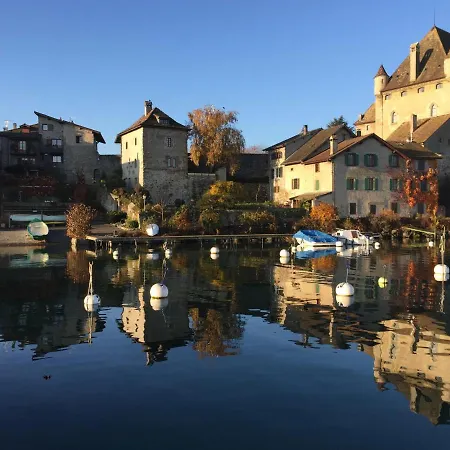 A With A View - Maisonnette Dans Bourg Médiéval Au Bord Du Léman Casa vacanze *
